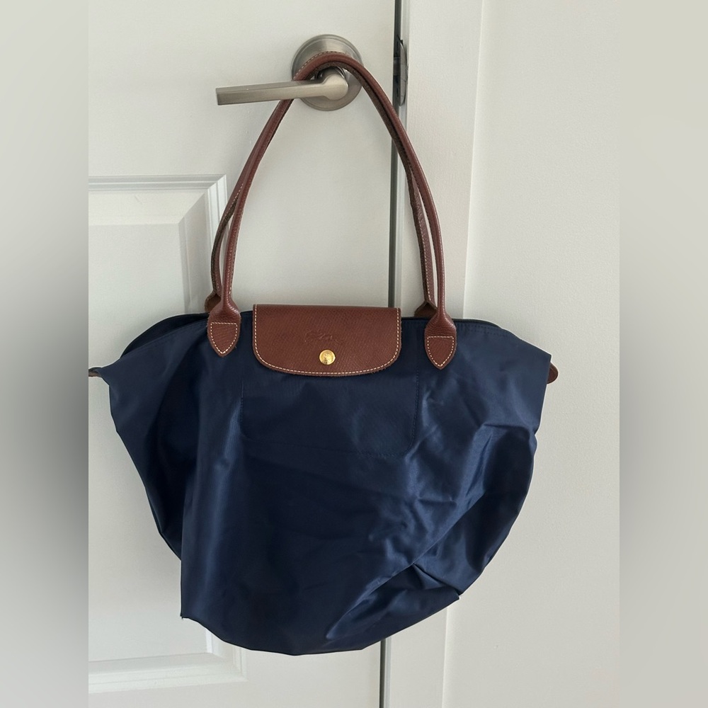 Longchqmp navy Medium Le Pliage Nylon Shoulder Tote